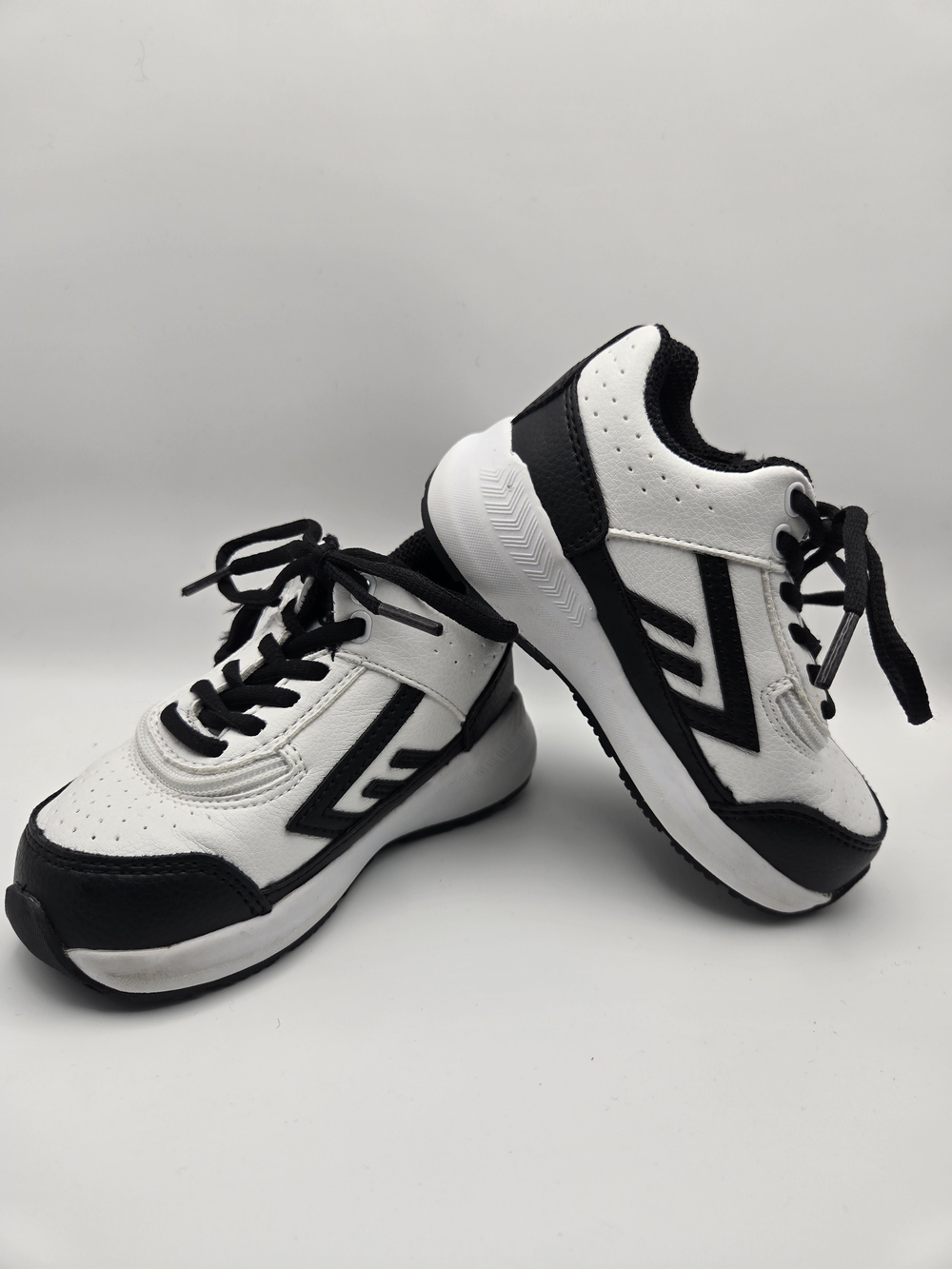 Children's BILLY Goat Hoop Black & White Lace-Up & Zipper Sneakers Sz 7W